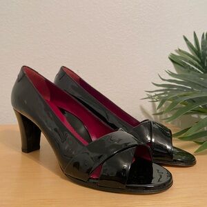 Y2K Taryn Rose “Daffodil” Patent Leather Pumps | Black | US 11